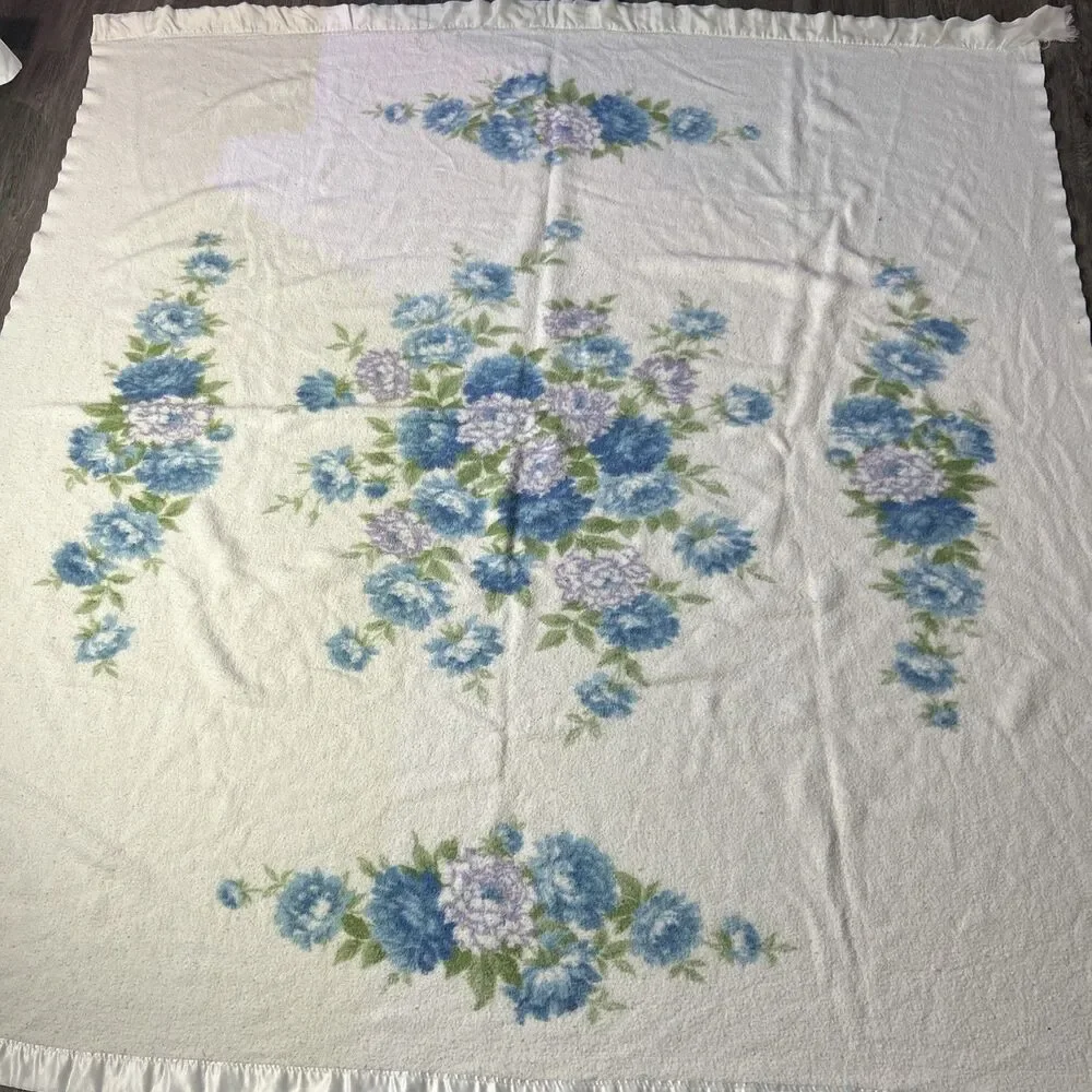 Vtg Cottagecore Blue Purple Floral Lattice Fleece Full Blanket 66x72 Shabby Chic